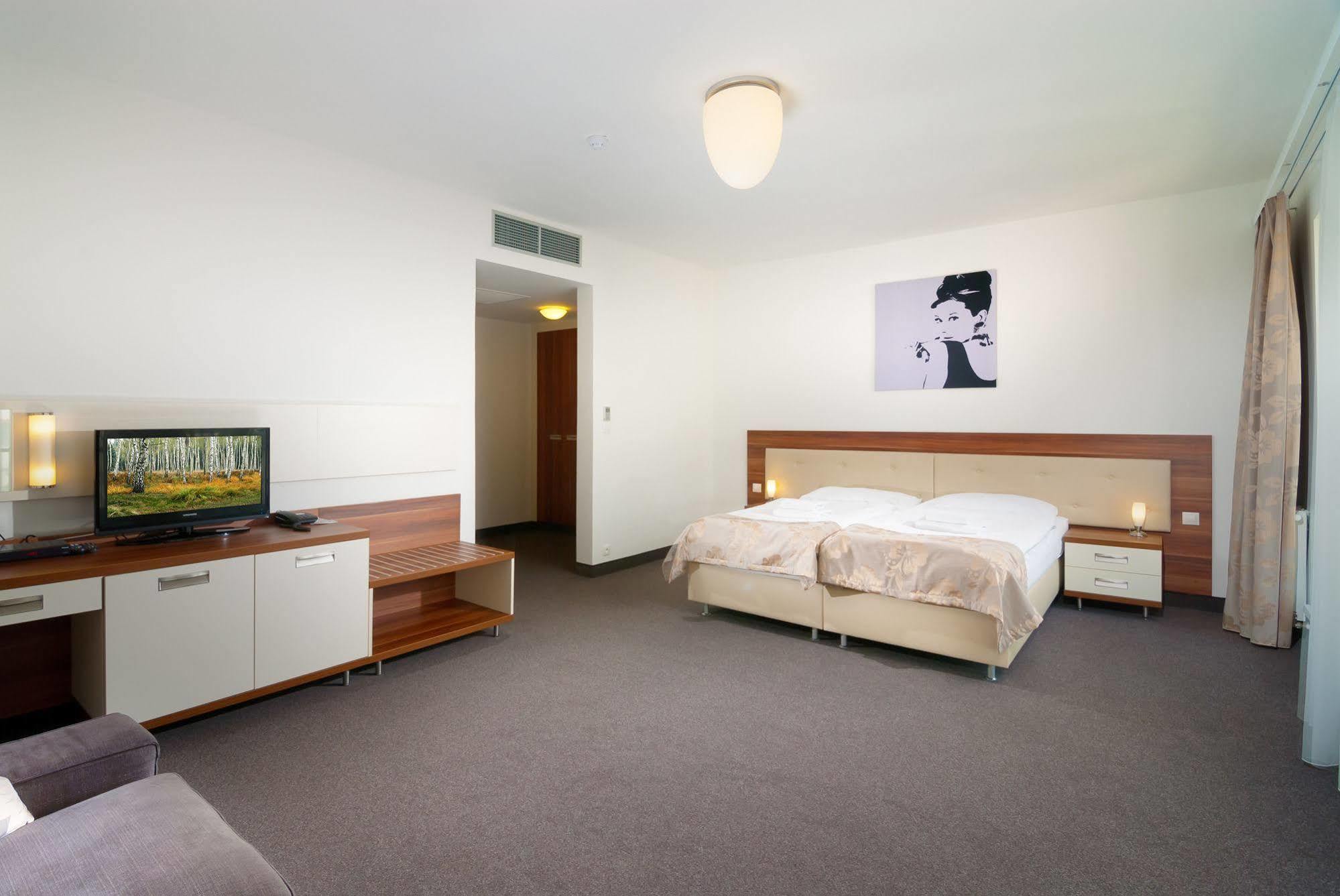 Hotel Malta Karlsbad Buitenkant foto