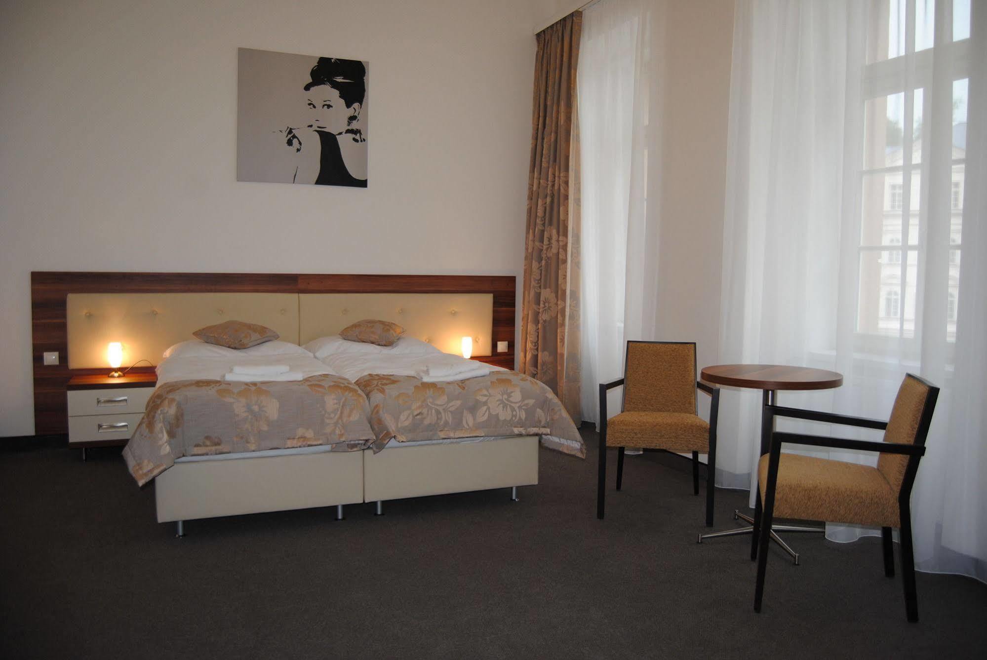 Hotel Malta Karlsbad Buitenkant foto