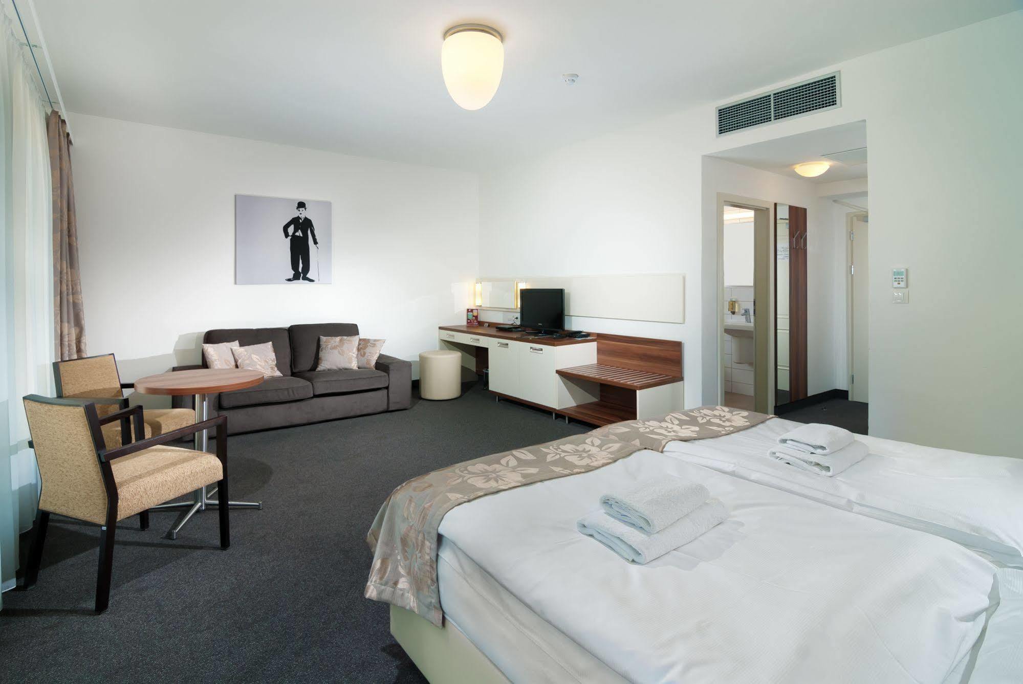 Hotel Malta Karlsbad Buitenkant foto
